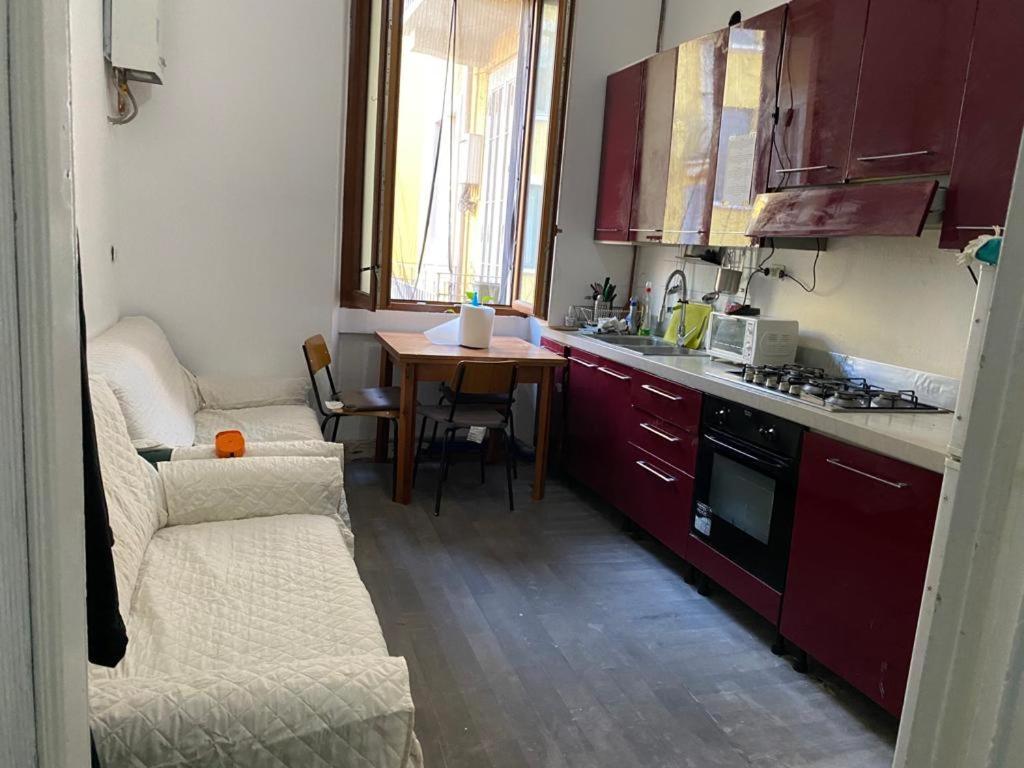Private Room In A Quiet Apartment In The City Center Милан Экстерьер фото