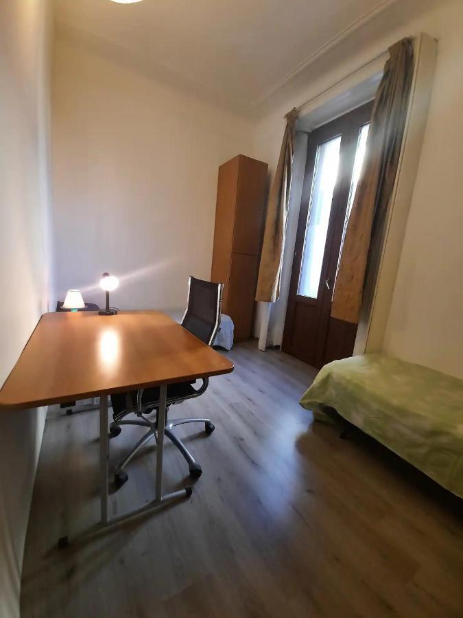 Private Room In A Quiet Apartment In The City Center Милан Экстерьер фото