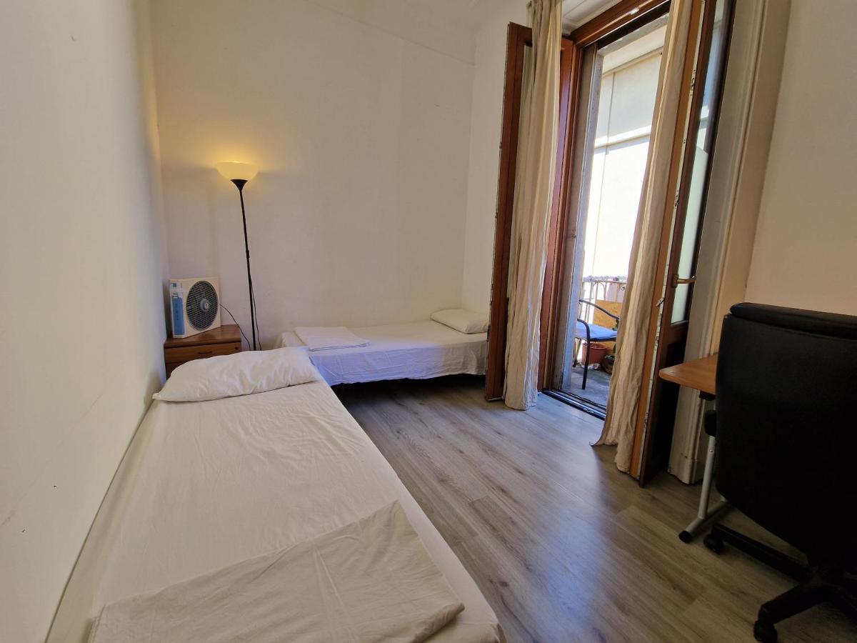 Private Room In A Quiet Apartment In The City Center Милан Экстерьер фото