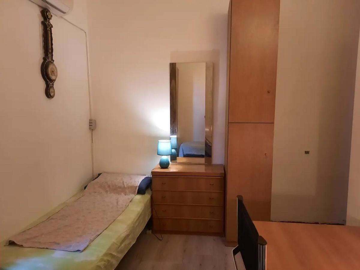 Private Room In A Quiet Apartment In The City Center Милан Экстерьер фото