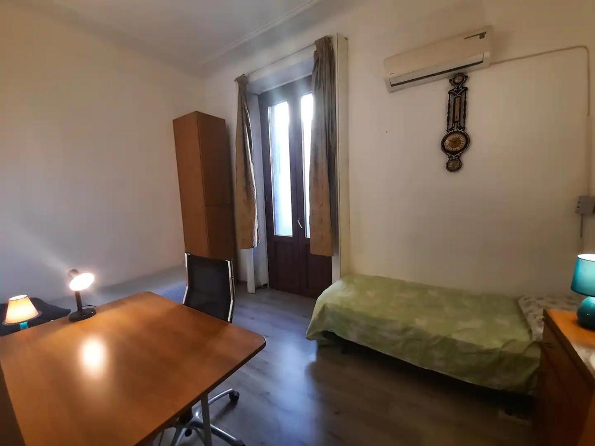 Private Room In A Quiet Apartment In The City Center Милан Экстерьер фото